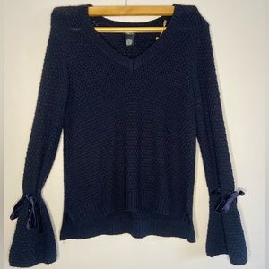 Selling this beautiful sweater, very good condition ✨